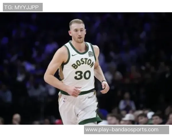 神射手豪泽创凯尔特人历史新纪录单场三分球命中数突破十个 神射手豪泽创凯尔特人历史新纪录单场三分球命中数突破十个