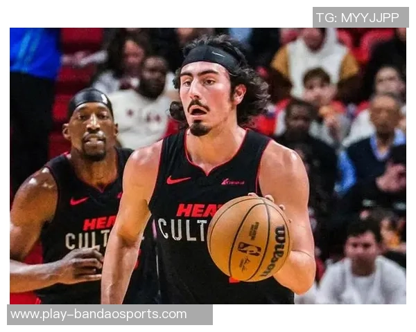 哈克斯高效表现引领球队胜利11投8中斩获20分5篮板6助攻正负值全场最佳